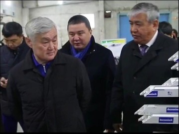 Глава Актюбинской области посетил оконную фабрику партнера Deceuninck