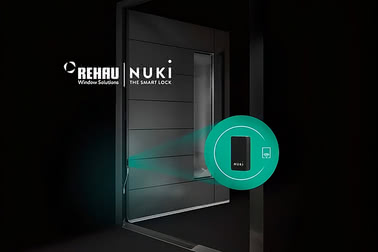 REHAU представит новую дверь с умным модулем Nuki для безключевого доступа на Fensterbau Frontale 2026