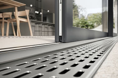 REHAU показала новый безбарьерный порог EASYSTEP 80 LS для систем ARTEVO и SYNEGO