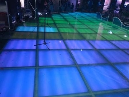 Стеклянный пол с подсветкой