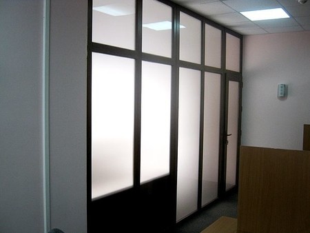 офисная стационарная перегородка